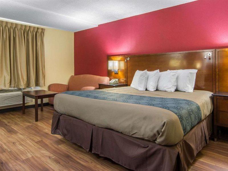 Travelodge By Wyndham פורסית' מראה חיצוני תמונה