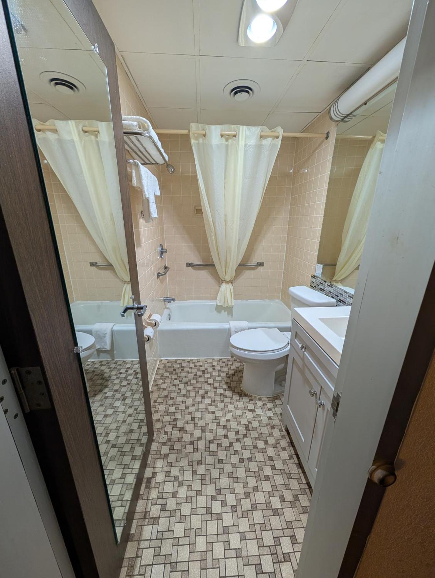 Travelodge By Wyndham פורסית' מראה חיצוני תמונה