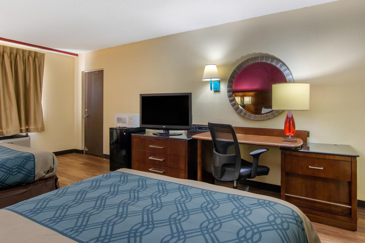 Travelodge By Wyndham פורסית' מראה חיצוני תמונה