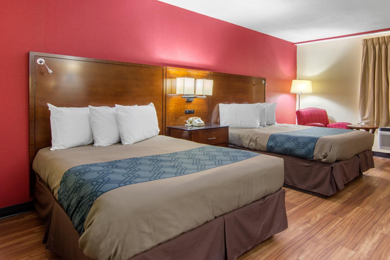 Travelodge By Wyndham פורסית' מראה חיצוני תמונה