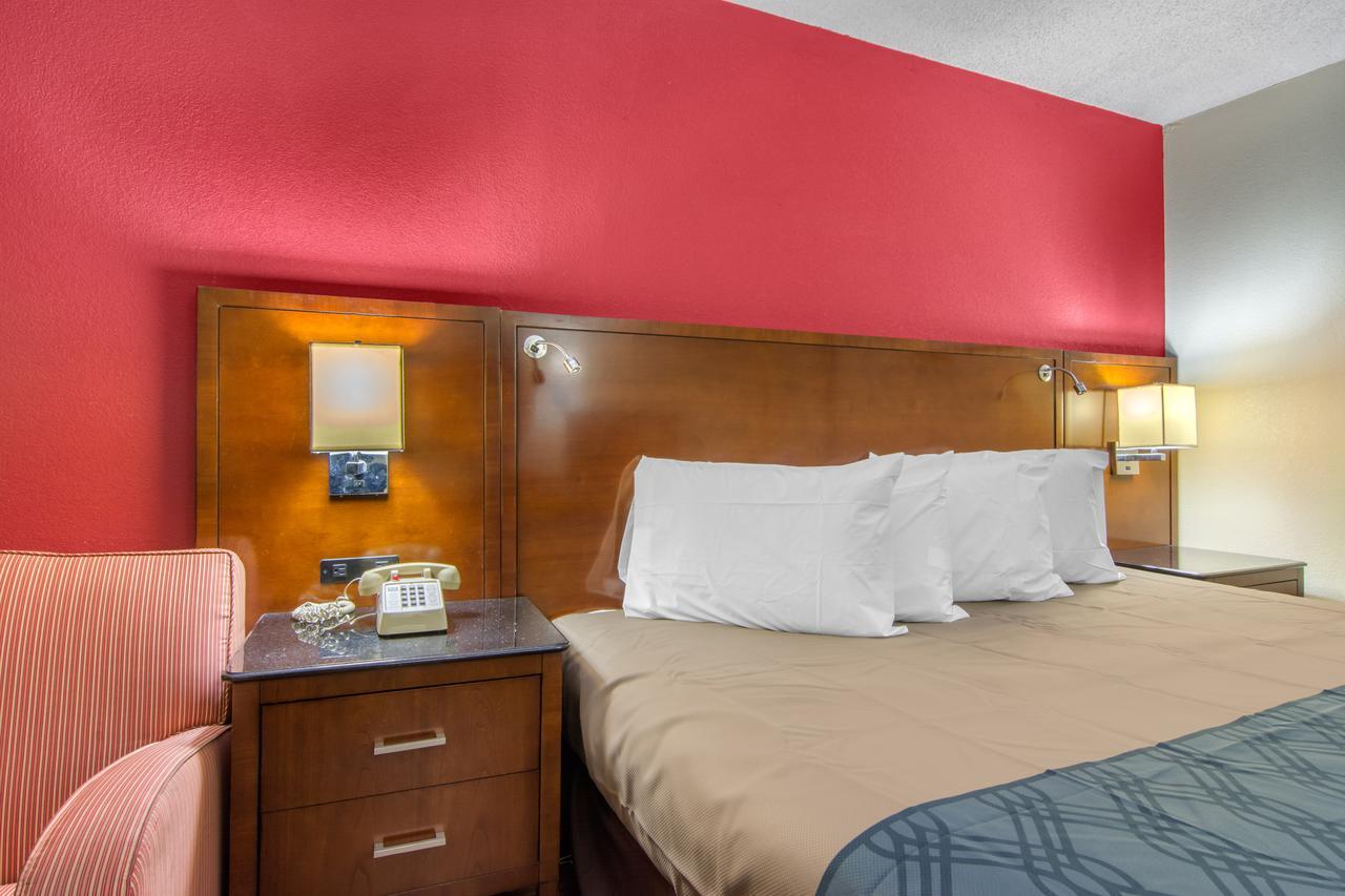 Travelodge By Wyndham פורסית' מראה חיצוני תמונה