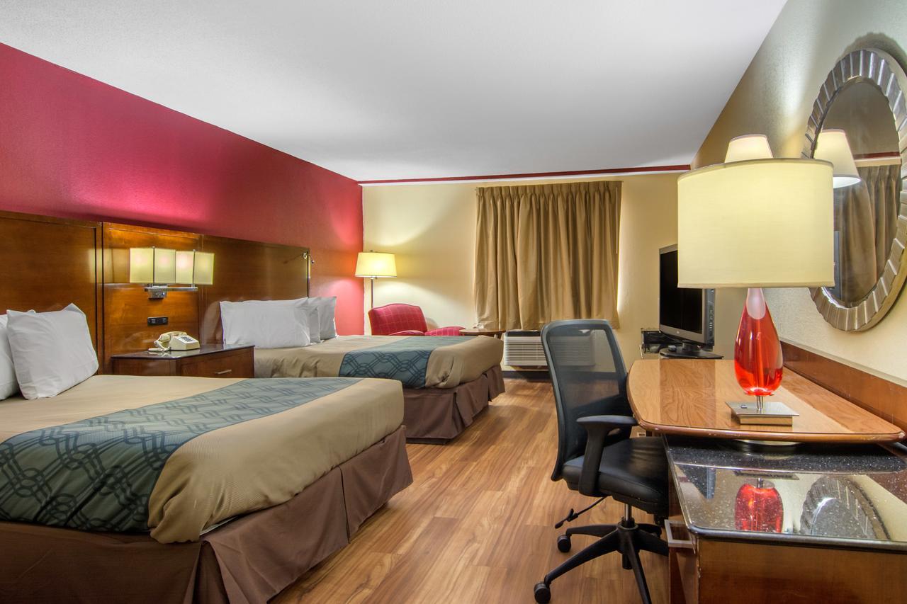 Travelodge By Wyndham פורסית' מראה חיצוני תמונה