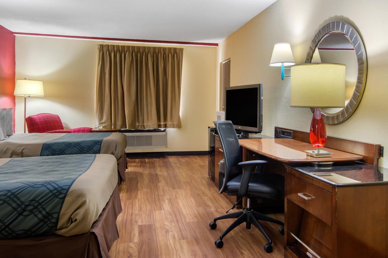 Travelodge By Wyndham פורסית' מראה חיצוני תמונה
