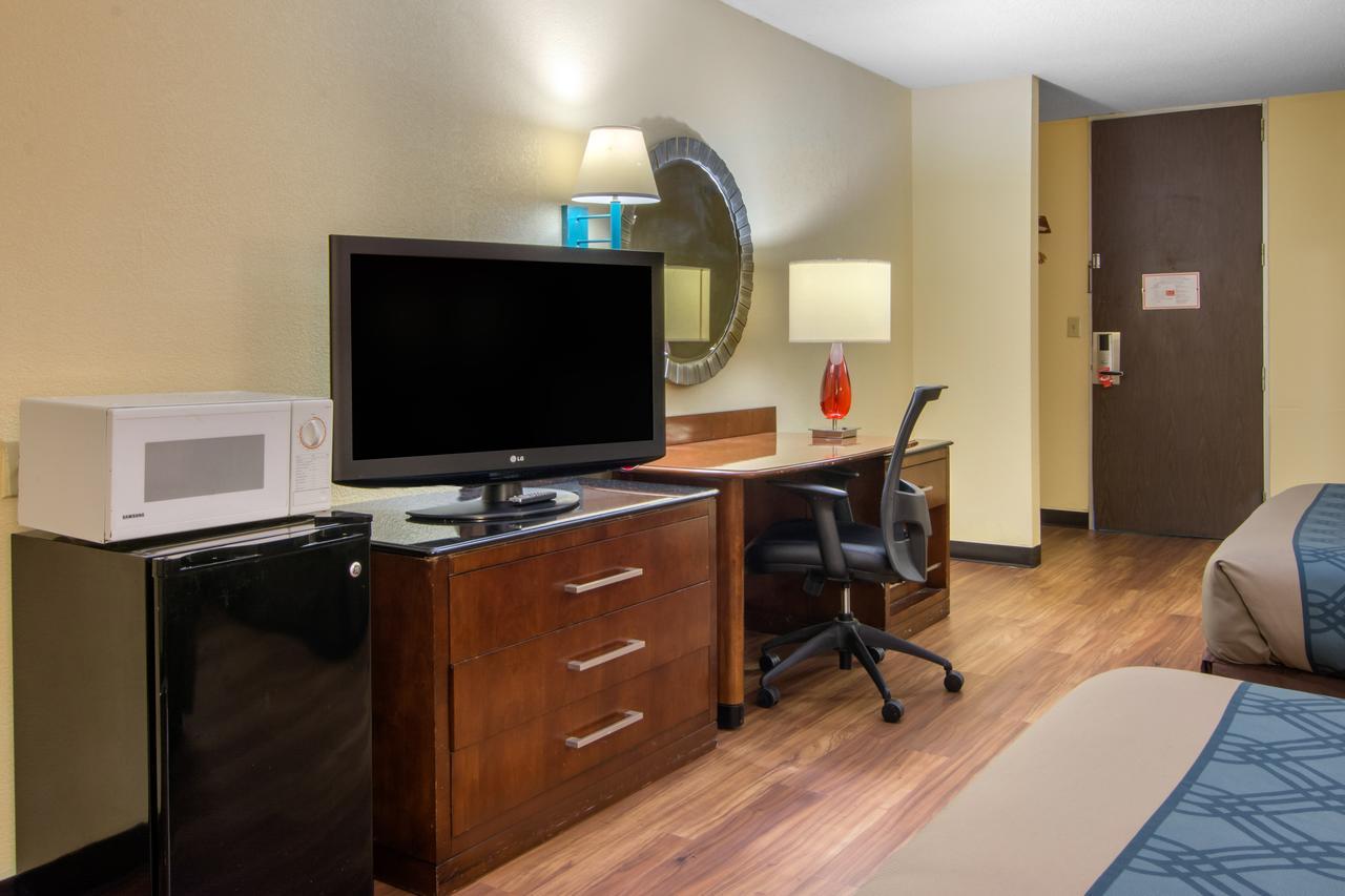 Travelodge By Wyndham פורסית' מראה חיצוני תמונה
