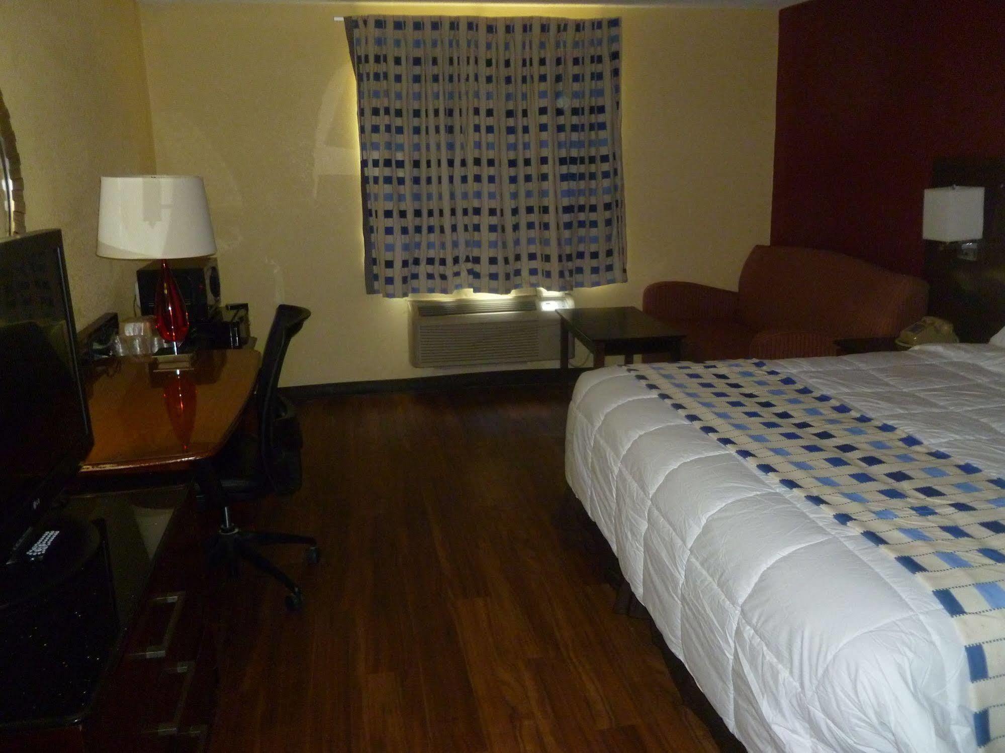 Travelodge By Wyndham פורסית' מראה חיצוני תמונה