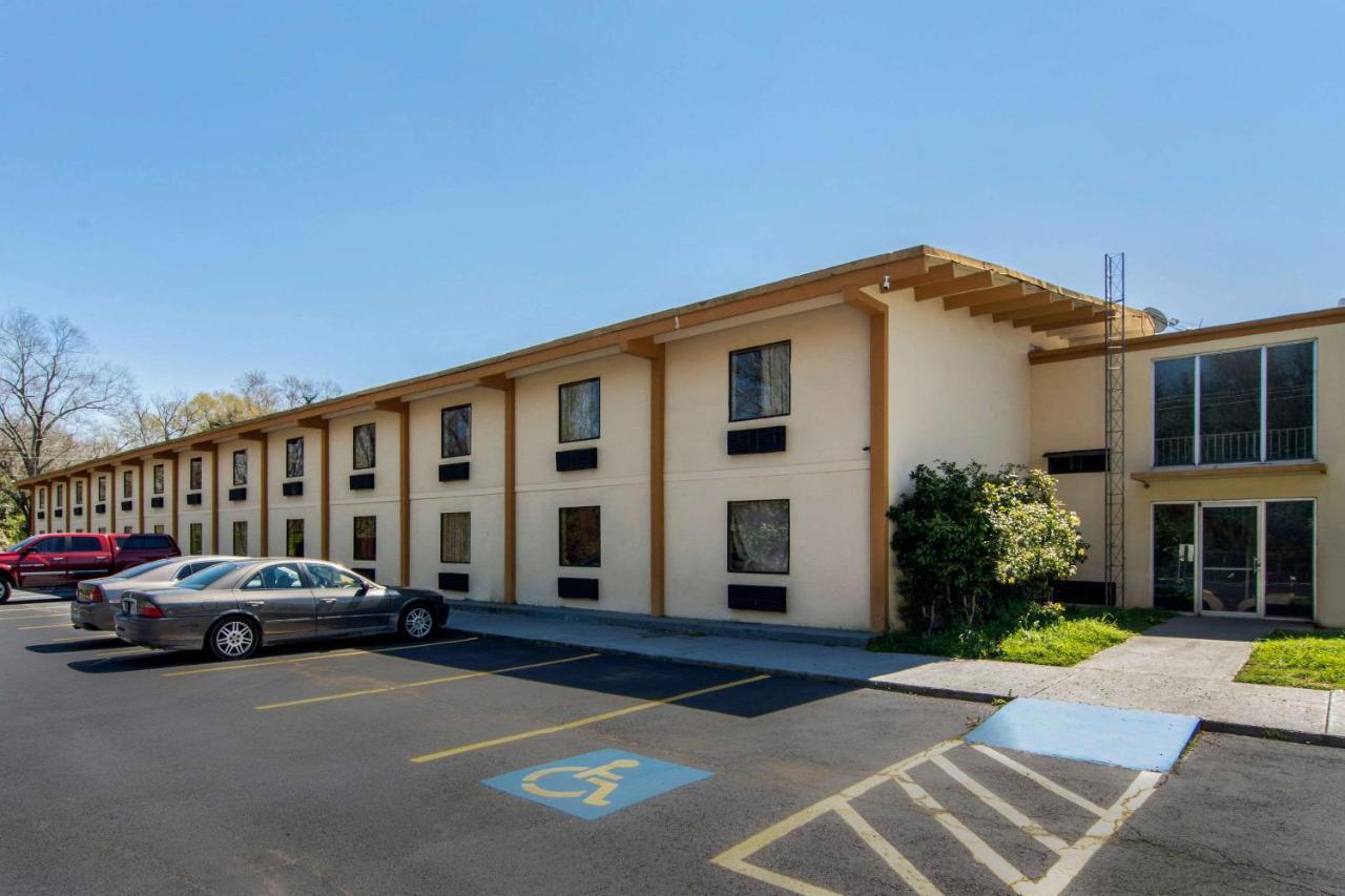 Travelodge By Wyndham פורסית' מראה חיצוני תמונה