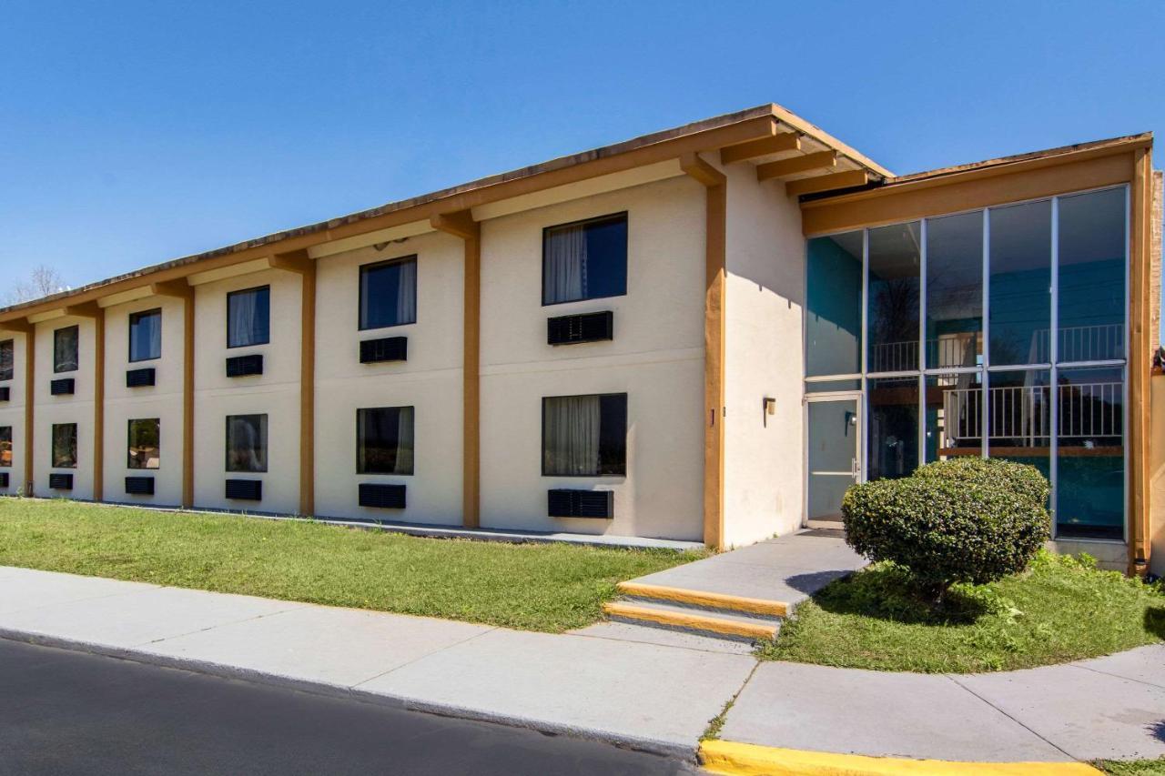 Travelodge By Wyndham פורסית' מראה חיצוני תמונה