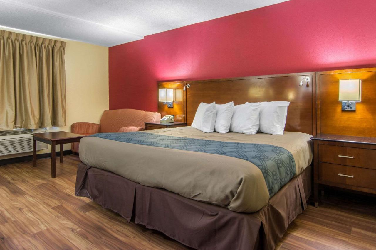 Travelodge By Wyndham פורסית' מראה חיצוני תמונה