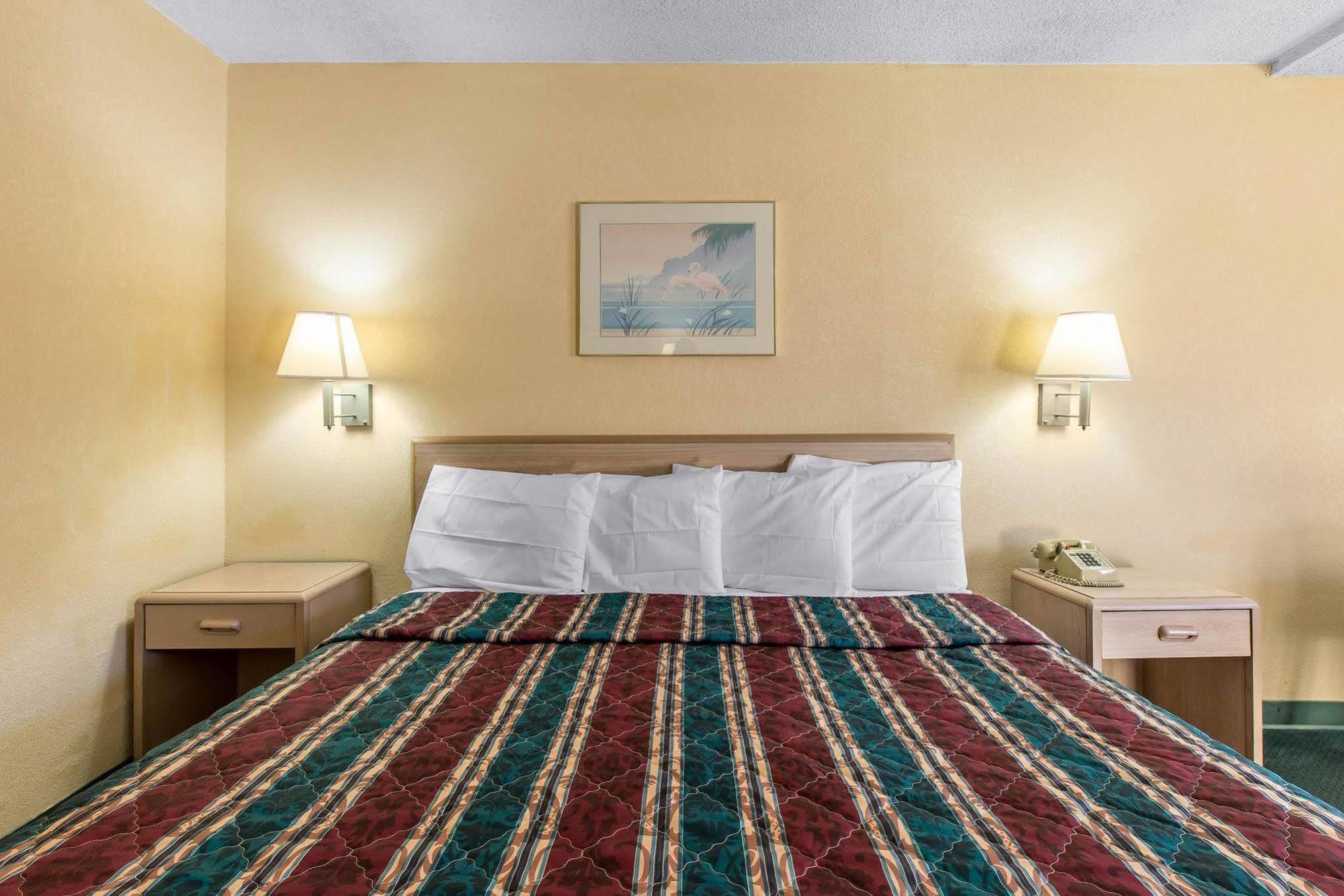 Travelodge By Wyndham פורסית' מראה חיצוני תמונה