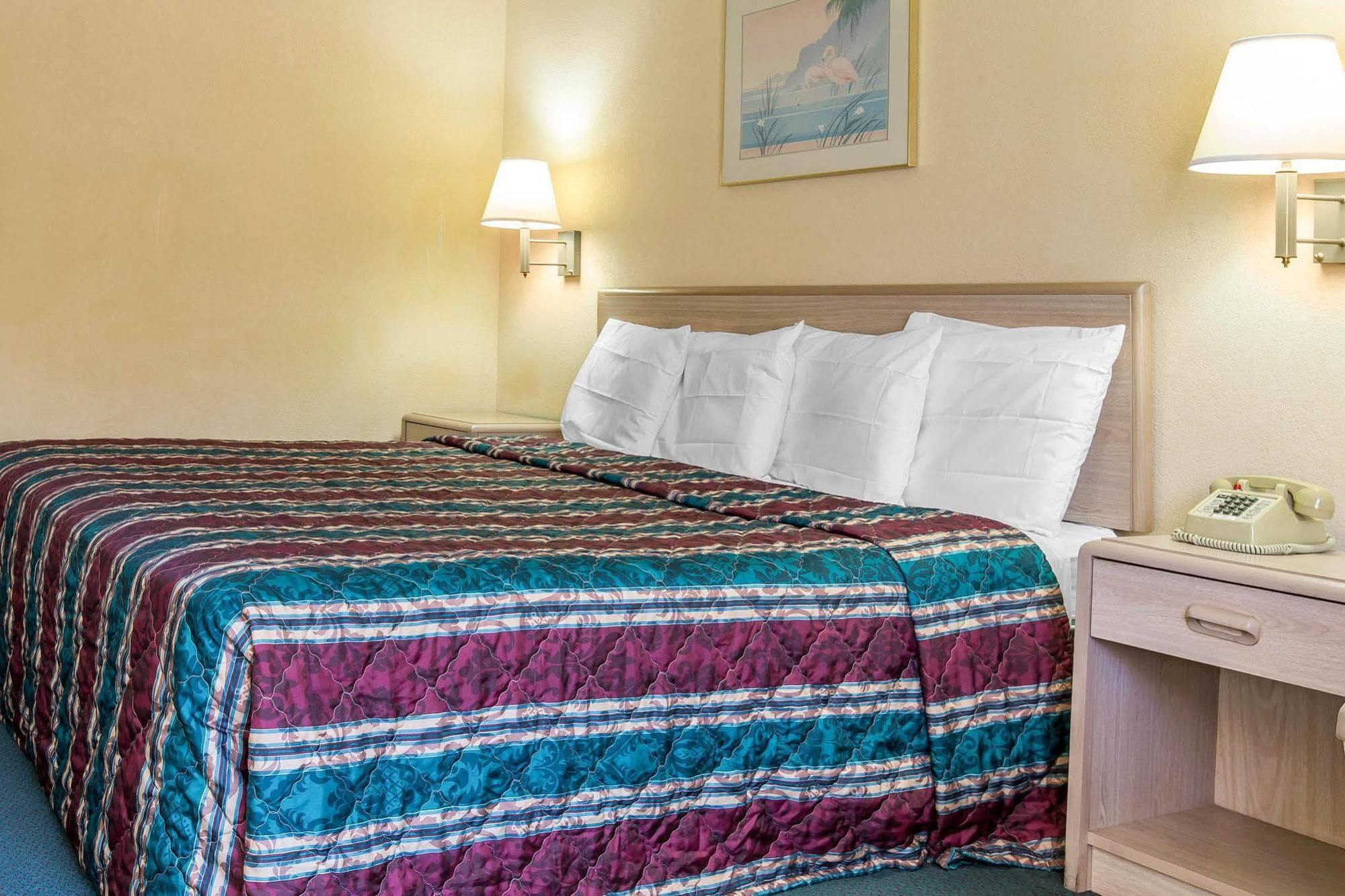 Travelodge By Wyndham פורסית' מראה חיצוני תמונה