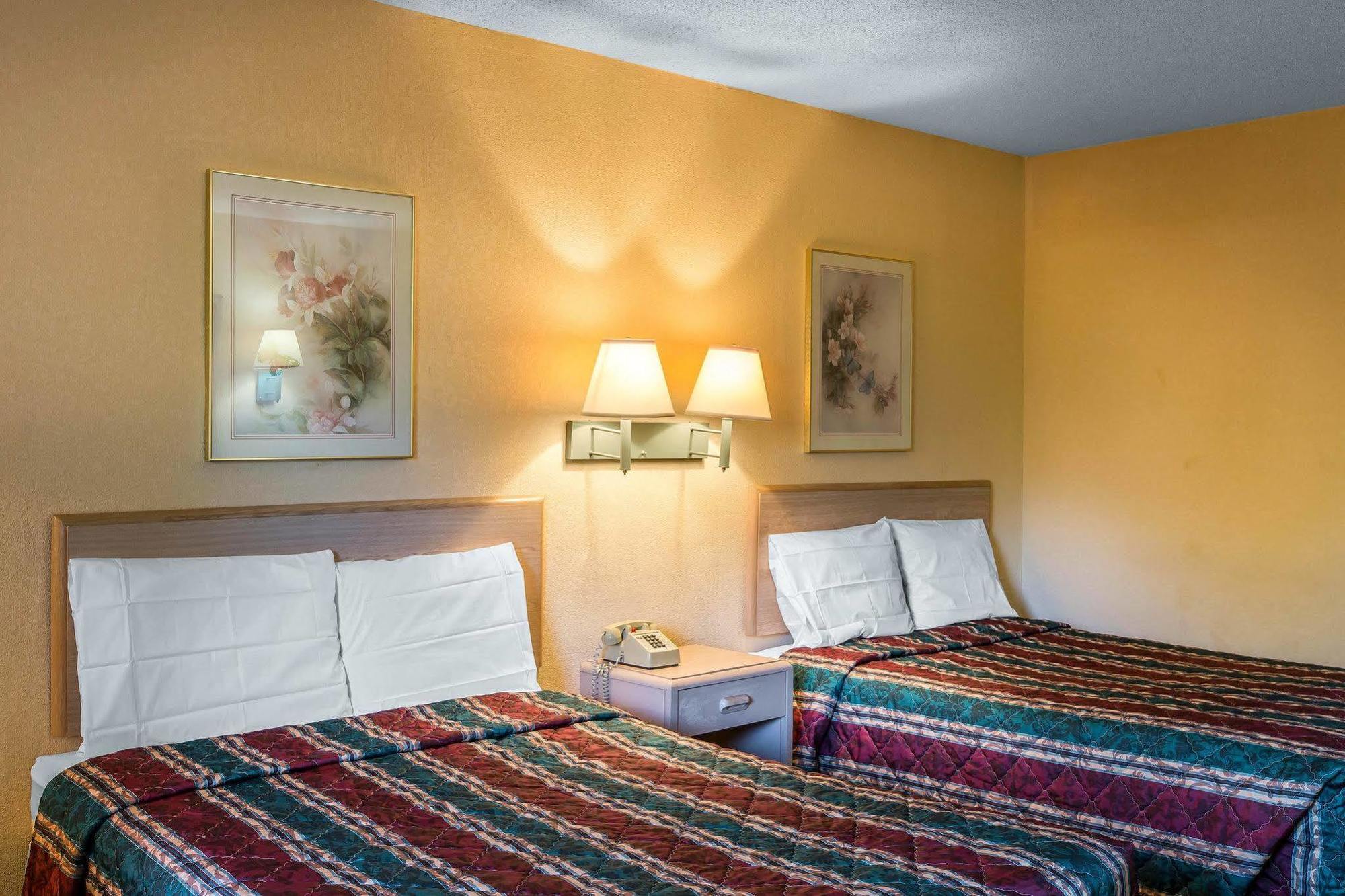 Travelodge By Wyndham פורסית' מראה חיצוני תמונה