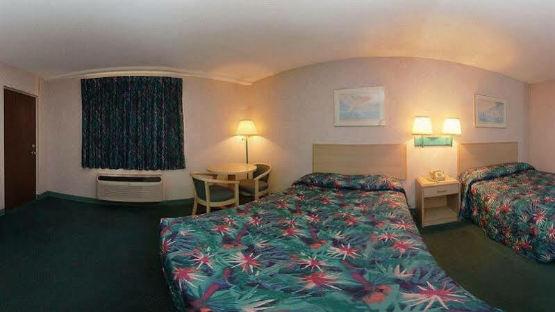 Travelodge By Wyndham פורסית' מראה חיצוני תמונה